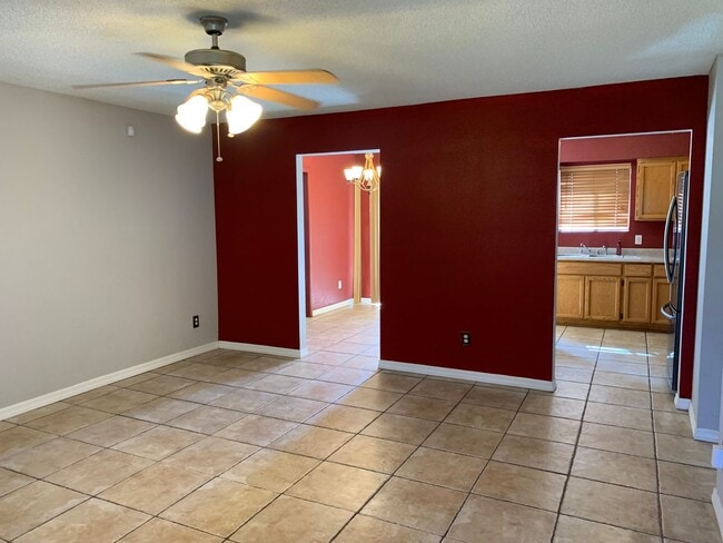 Foto del edificio - 3 BEDROOM HOME!