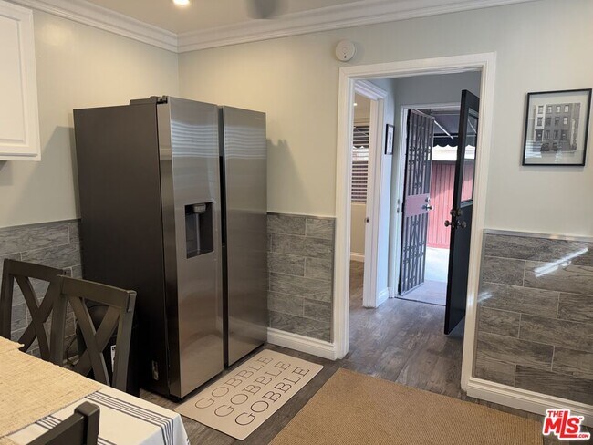 Building Photo - 1200 Tamarind Ave