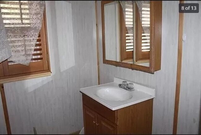 Foto del edificio - 3BD/2BA Historic Farmhouse close to Town a...
