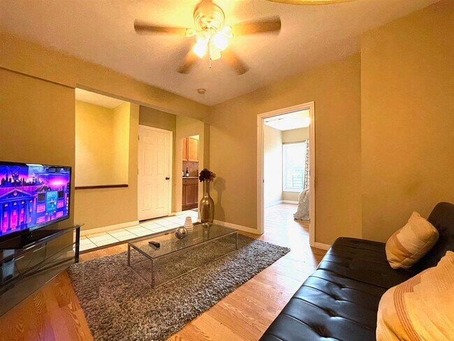 Foto del edificio - 812 Grand St