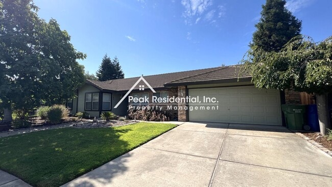 Building Photo - Updated 3bd/2.5ba Galt Home with 2 Car Gar...