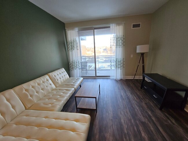 Building Photo - 5570 Centre Ave