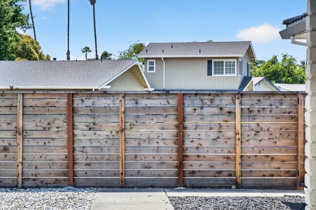 Building Photo - Beautifully Updated Single-Story 4BR Ranch with Designer Finishes & Spacious Fenced Yard!