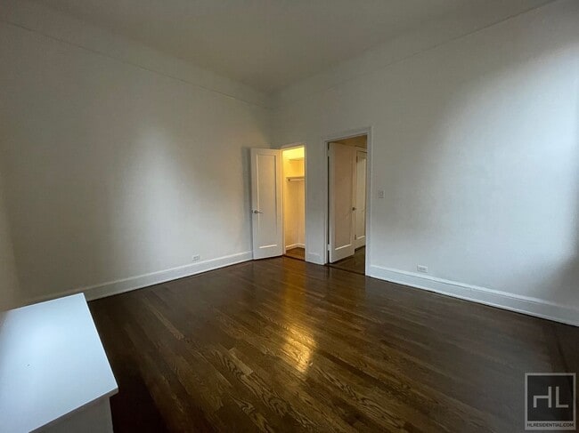 Building Photo - E 81st St