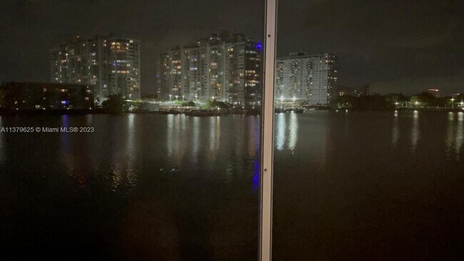 Foto del edificio - 2949 Point E Dr