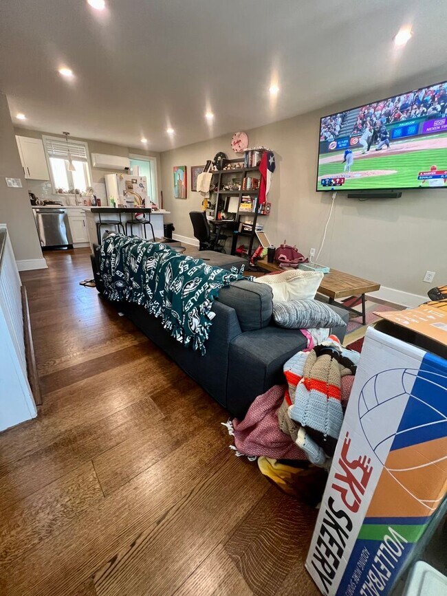 Foto del edificio - Gorgeous 1-Bedroom Bi-Level Apartment in Passyunk Square! Available NOW!