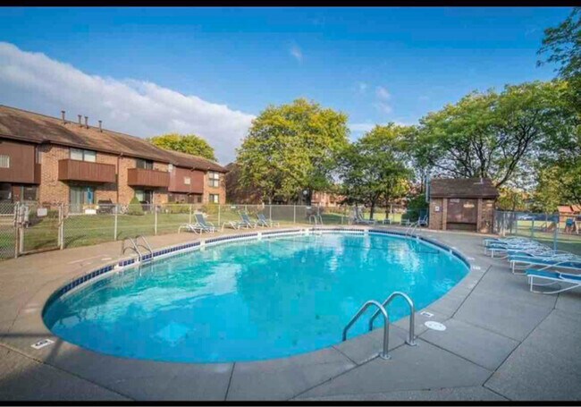 Building Photo - 9022 N Park Plaza Ct