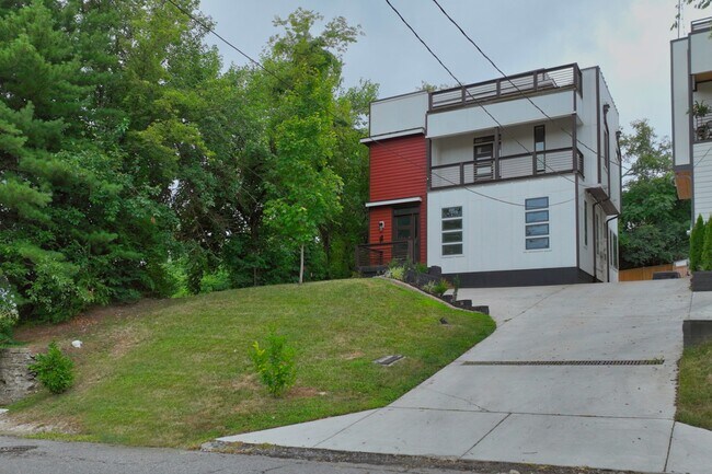 Building Photo - 407B Moore Ave