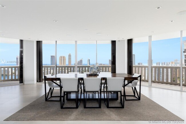 Building Photo - 3000 Island Blvd