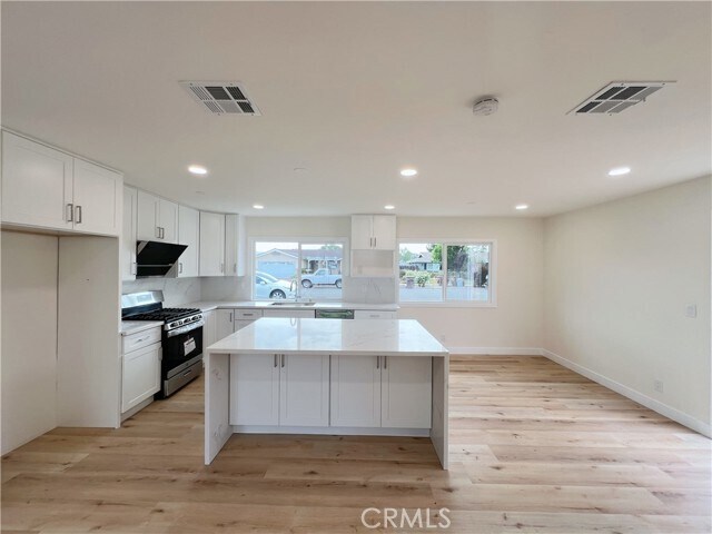 Foto del edificio - 5261 Raintree St