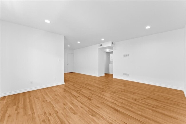 Foto del edificio - 448 W Windsor Rd