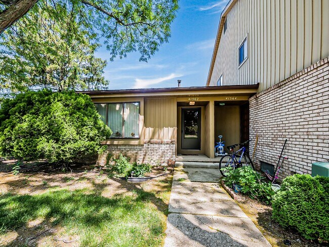 Foto del edificio - 41562 Bedford Dr