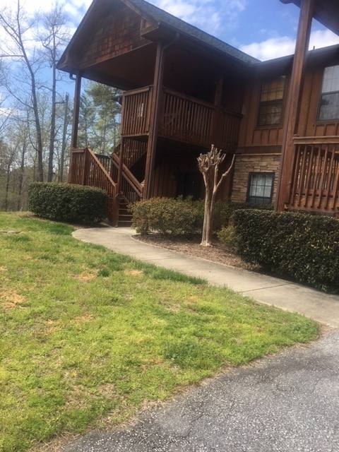 Building Photo - Condo In Beautiful Location