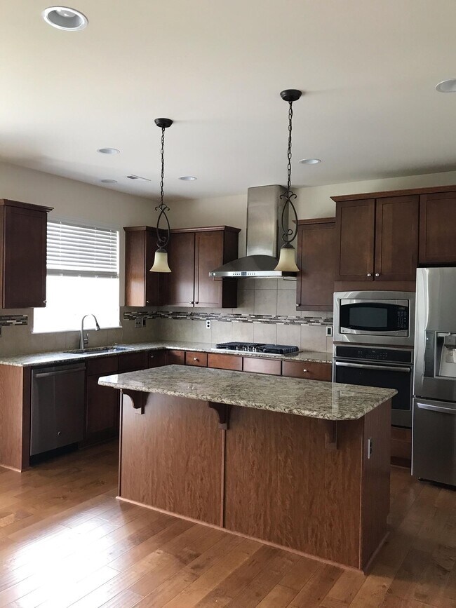 Building Photo - 718 170th Pl SW Lynnwood, WA 98037 $3,530 ...