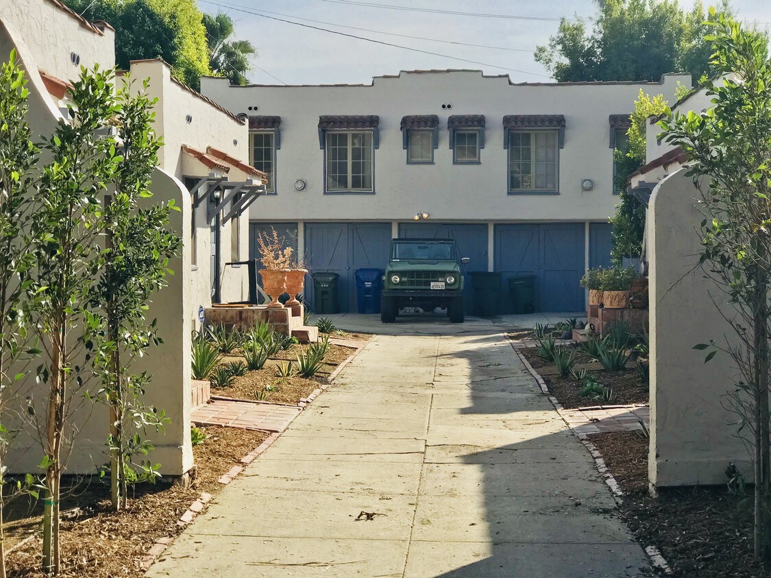 8736 Rangely Ave, West Hollywood, CA 90048 Apartments in West