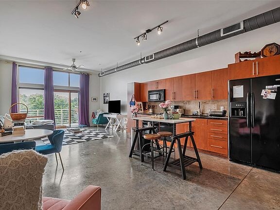 Foto del edificio - 2124 E 6th St