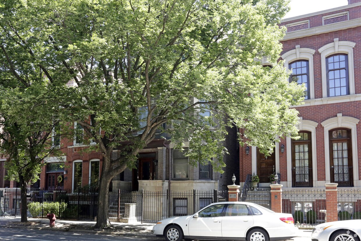 4 Unit Apartment Building Apartments in Chicago, IL