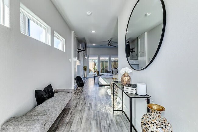 Foto del edificio - 4677 Bellfort Ave