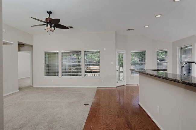 Foto del edificio - 99 E Foxbriar Forest Cir