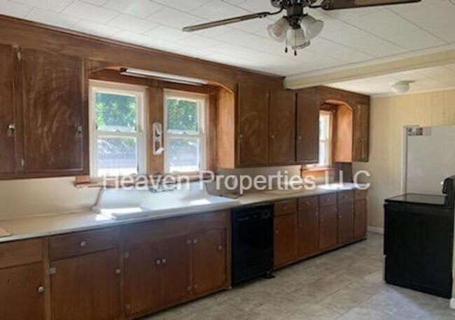 Foto del edificio - Charming 2BR/2BA Home with Large Yard, Shed