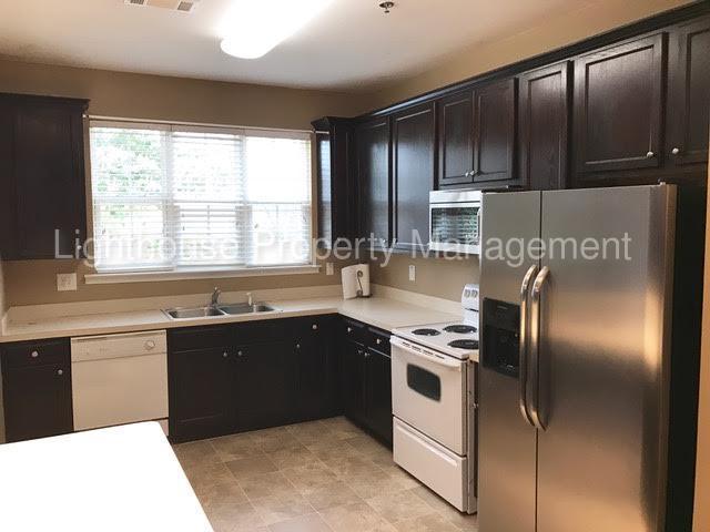 Building Photo - 49 Newnan Lakes Dr