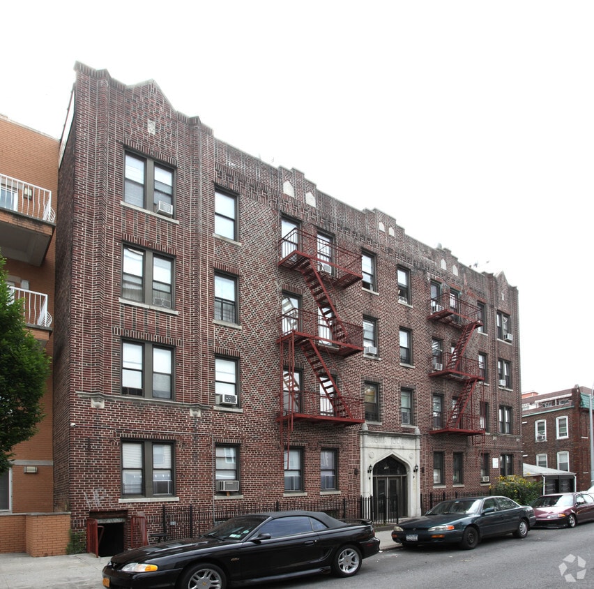 Building Photo - 1581 W 7th St