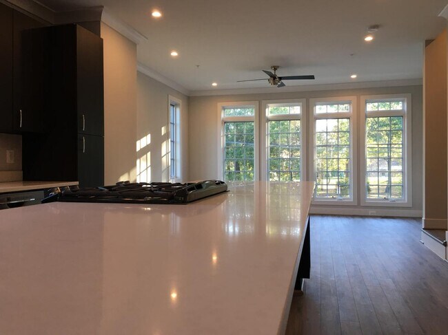 Foto del edificio - 916 N Buchanan Ct