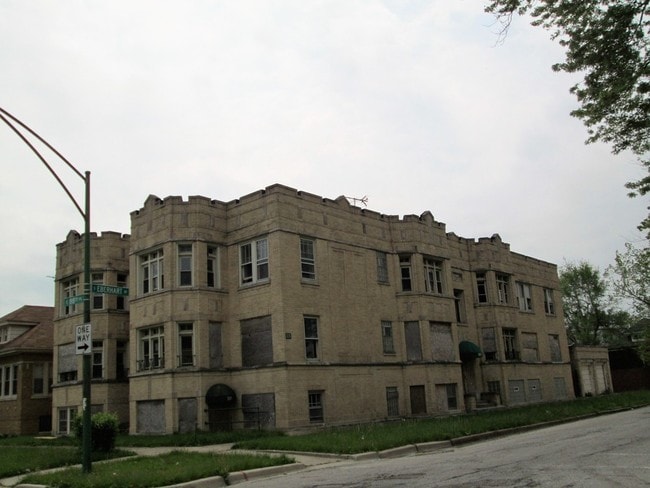 Building Photo - 501 E 88th Pl