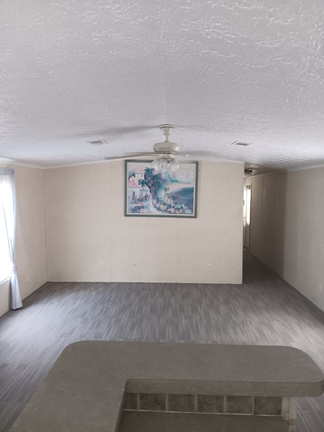 Building Photo - 5540 Rainbow Dr