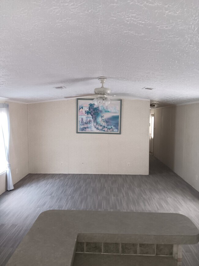 Foto del edificio - 5540 Rainbow Dr