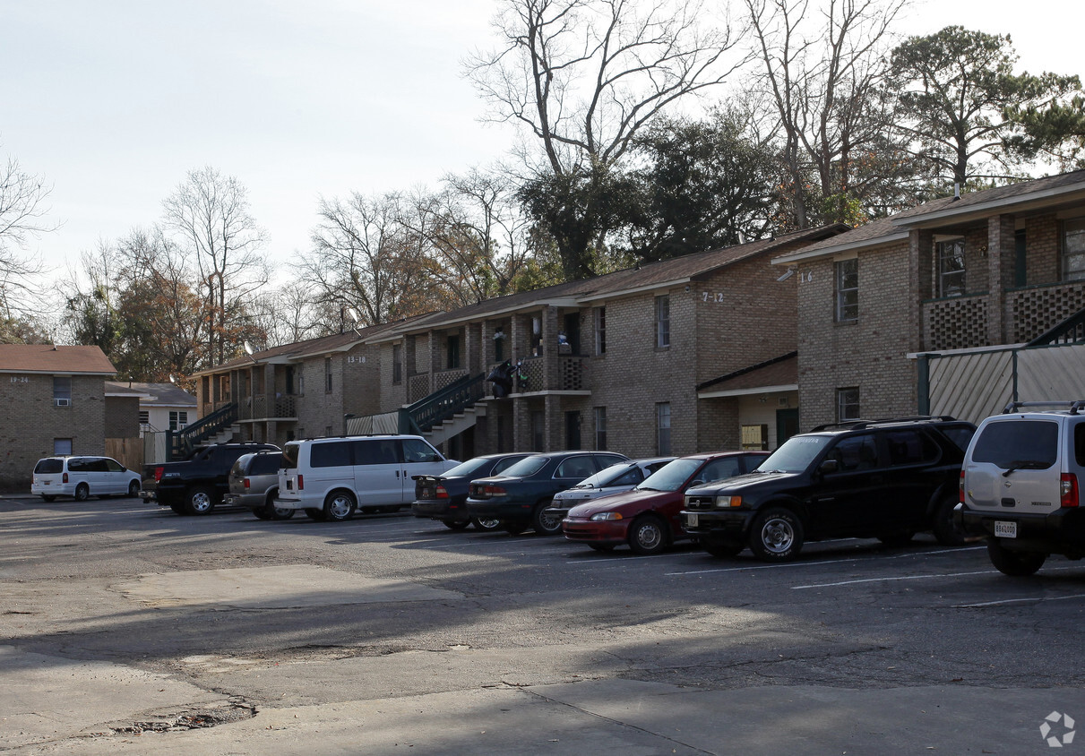 Am Truck Apartment - 5756 Corner Ave