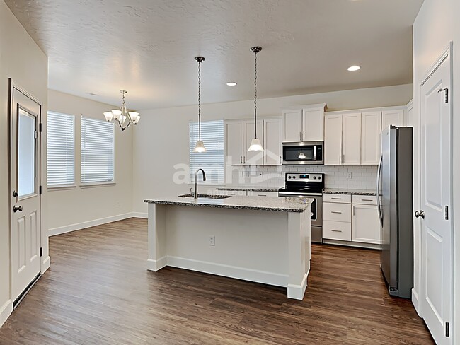 Building Photo - 280 E Sicily Dr
