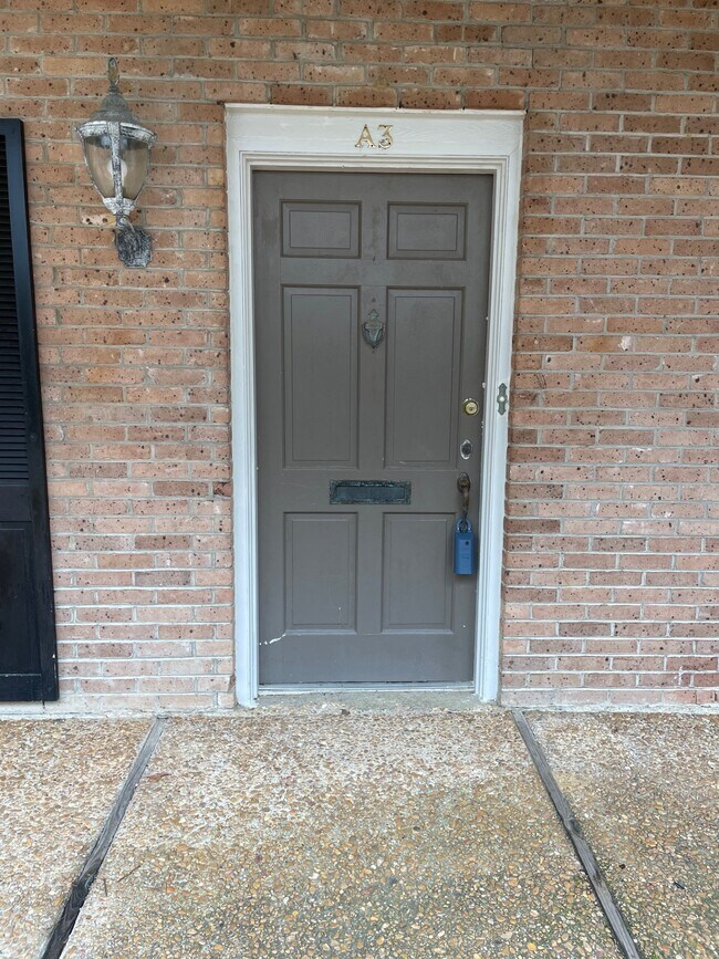 Foto del edificio - 910 Pinehurst Pl