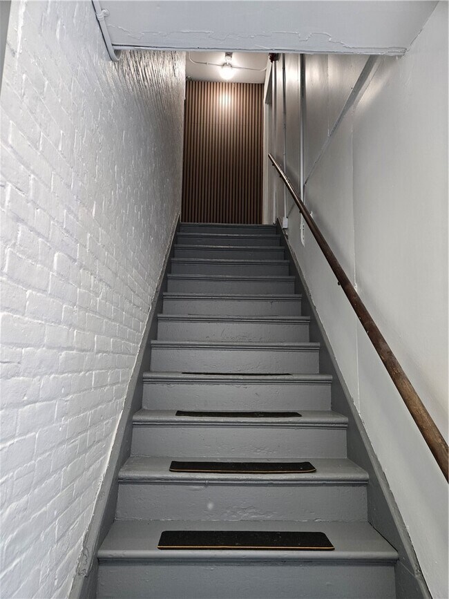 Building Photo - 320 East Ave