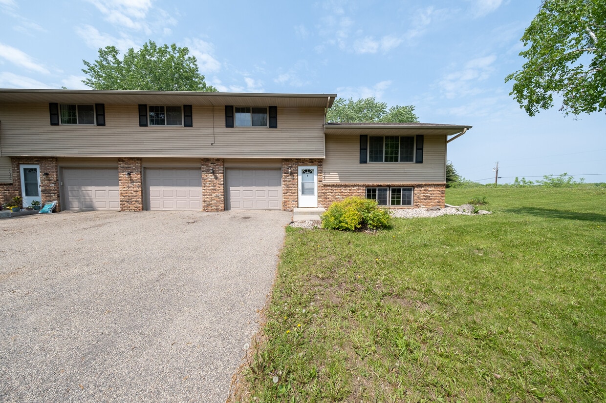 12340 210th St W, Lakeville, MN 55044 House Rental in Lakeville, MN