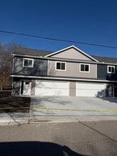 Building Photo - 205 4th Ave N