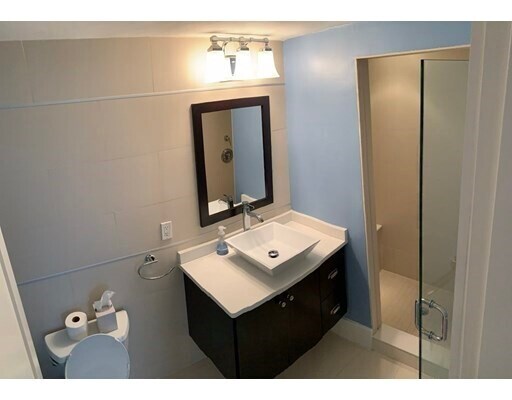 Building Photo - 12 Mohawk St