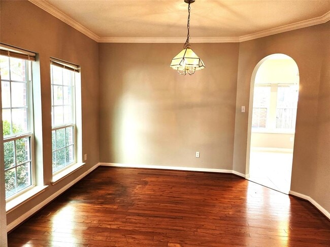 Building Photo - 3131 Signal Hill Dr