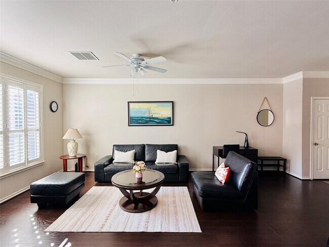 Foto del edificio - 2400 McCue Rd