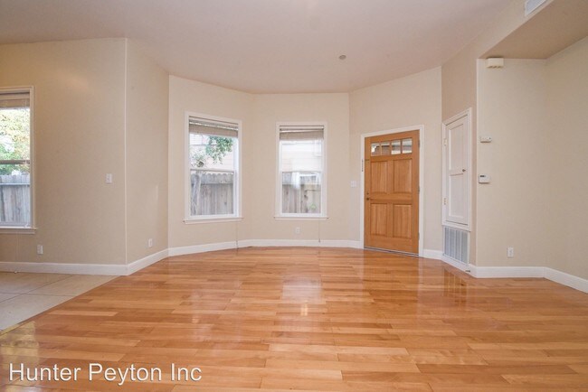 Building Photo - 1013 Fair Oaks Ave