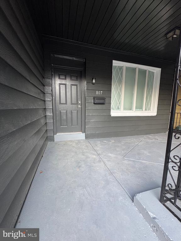 Building Photo - 807 S 57th St