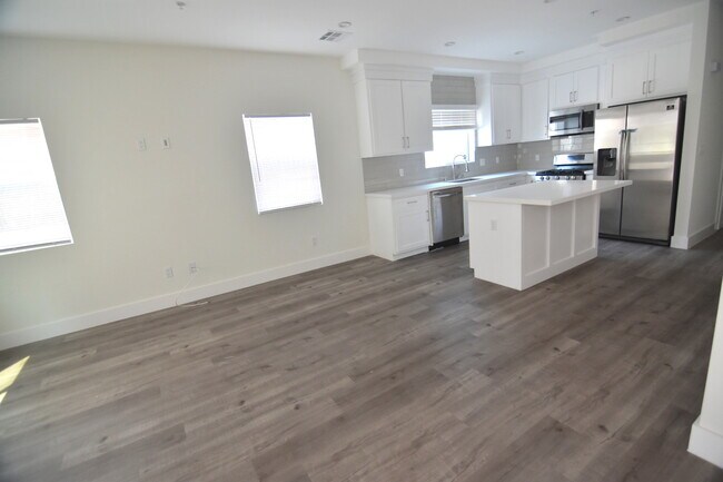 Building Photo - 1127 Browning Blvd