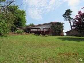Building Photo - 104 Cedarcrest Dr