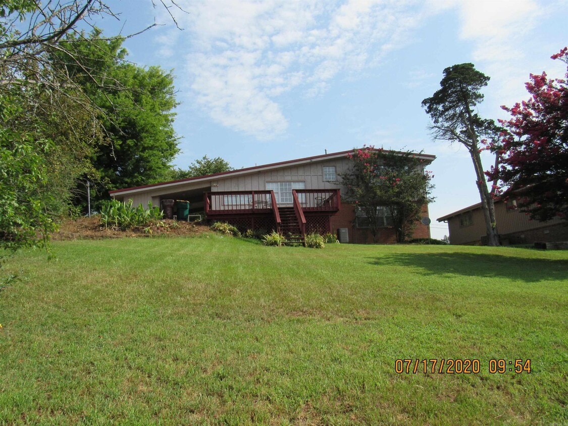 Primary Photo - 104 Cedarcrest Dr