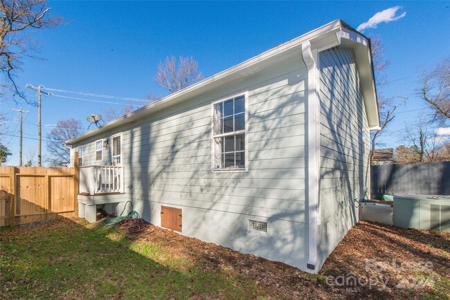 Building Photo - 3920 Bearwood Ave