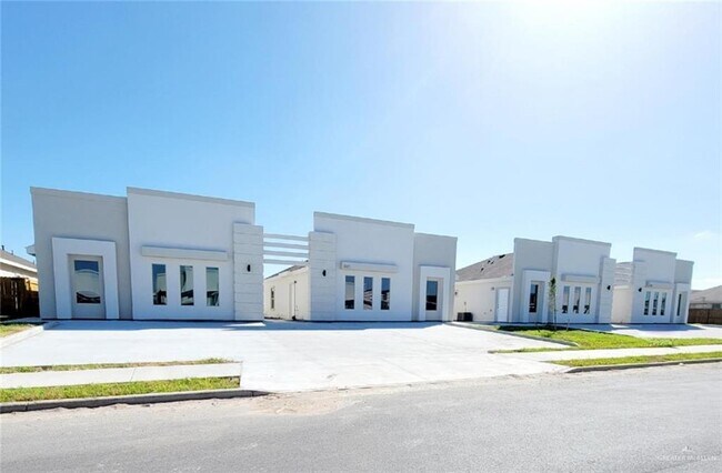 Building Photo - 3815 Las Vistas Ln