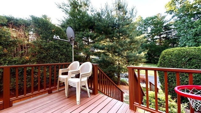 Building Photo - 445 Captain Eames Cir