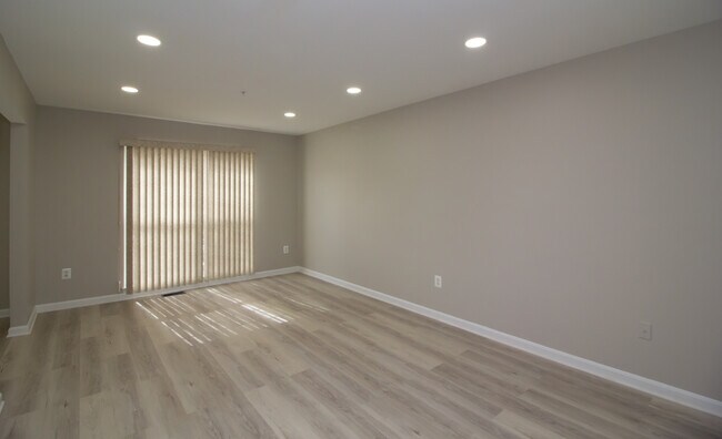 Building Photo - 16 Stretham Ct