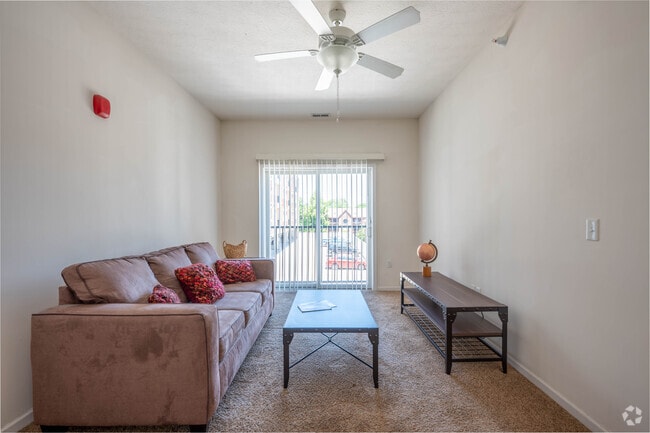 1BR, 1BA - 685SF - Living Room - Hi Vine by Weida Apartments