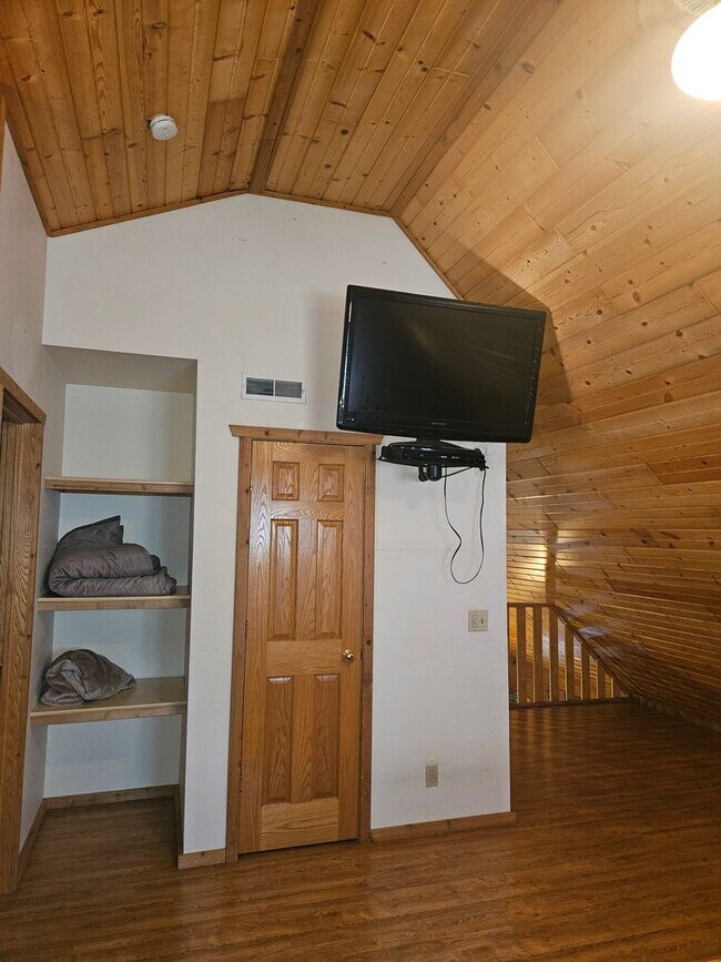 Foto del edificio - 2 Bed / 2 Bath Fully Furnished Cabin House...